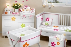 DORMITORIO INFANTIL, COMPUESTO `POR CUNA, CAPAZO Y CAMBIADOR. DIFERENTES ACABADOS Y TEXTILES.